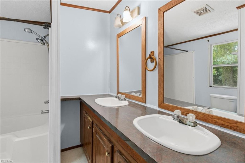 Photo 13 of 36 residential for sale in Gloucester County virginia