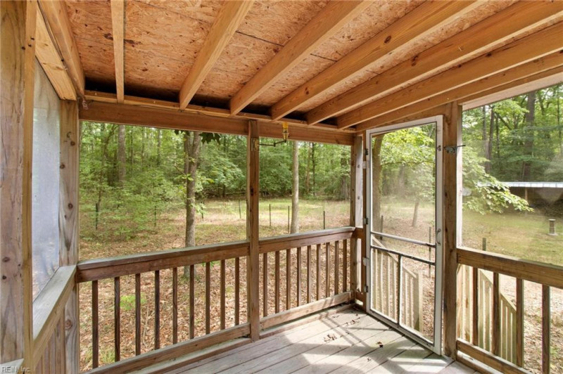 Photo 14 of 36 residential for sale in Gloucester County virginia