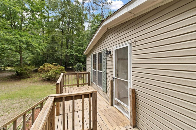 Photo 17 of 36 residential for sale in Gloucester County virginia