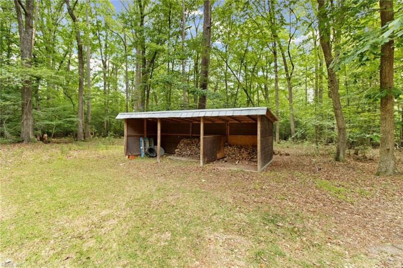 Photo 18 of 36 residential for sale in Gloucester County virginia