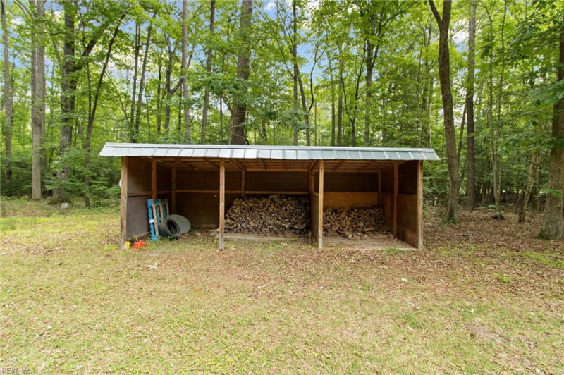 Photo 19 of 36 residential for sale in Gloucester County virginia