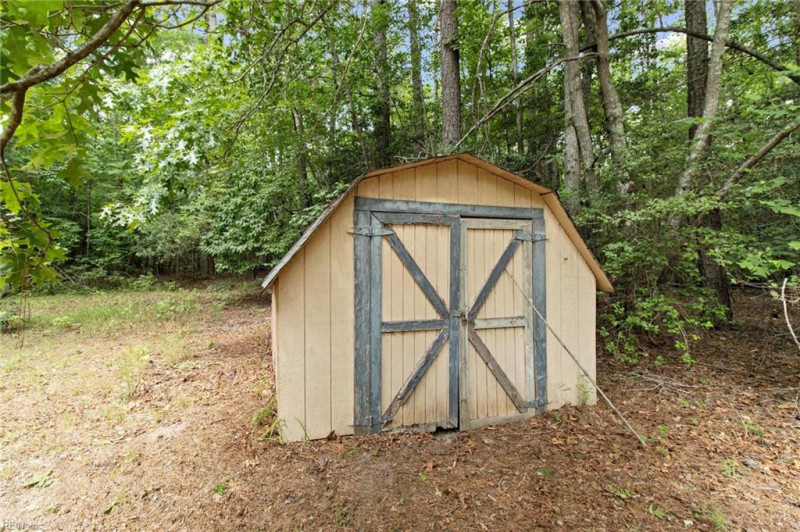 Photo 21 of 36 residential for sale in Gloucester County virginia