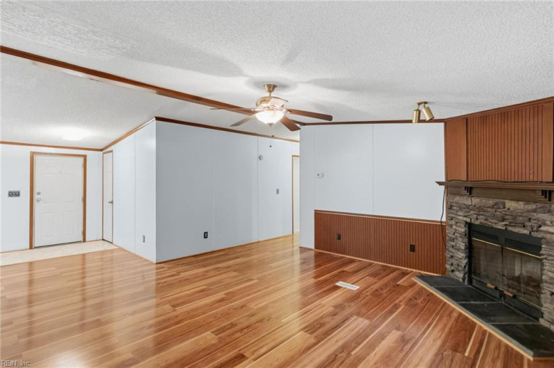 Photo 23 of 36 residential for sale in Gloucester County virginia