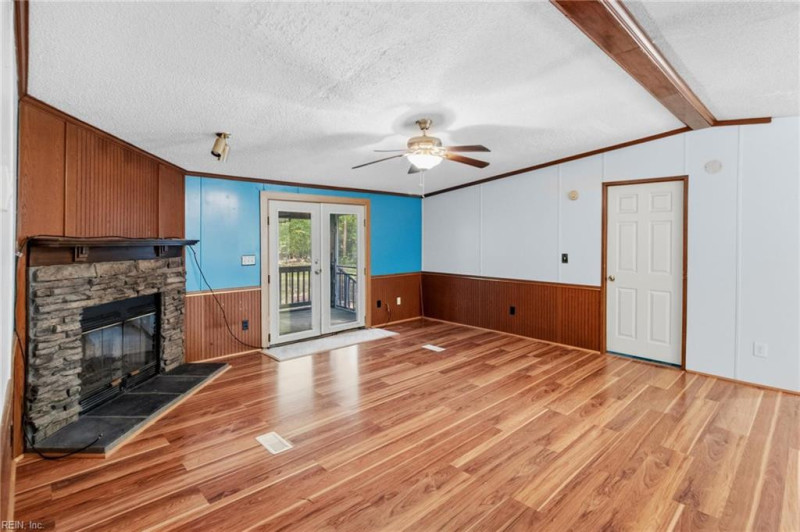 Photo 24 of 36 residential for sale in Gloucester County virginia
