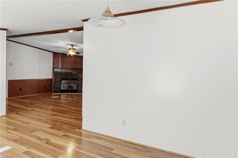 Photo 7 of 36 residential for sale in Gloucester County virginia
