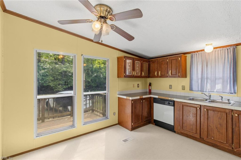 Photo 8 of 36 residential for sale in Gloucester County virginia