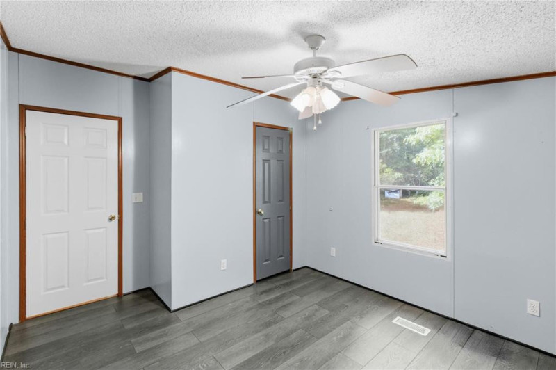 Photo 9 of 36 residential for sale in Gloucester County virginia