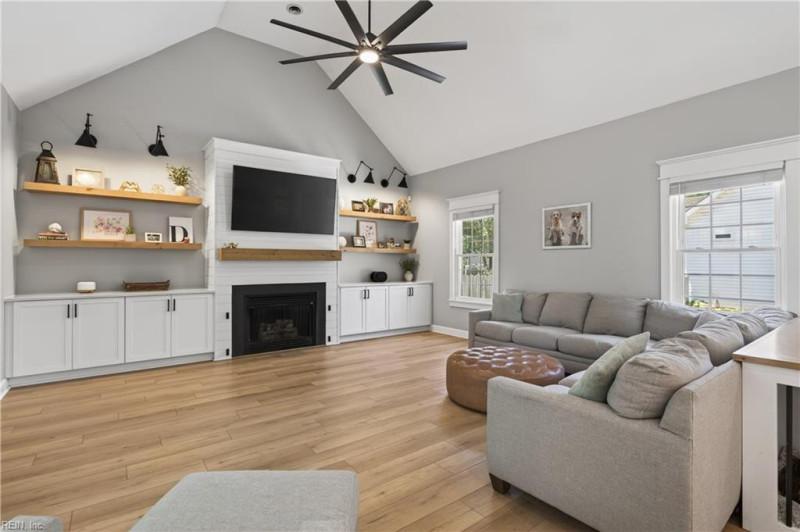 Photo 10 of 47 residential for sale in Chesapeake virginia