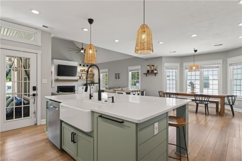 Photo 7 of 47 residential for sale in Chesapeake virginia