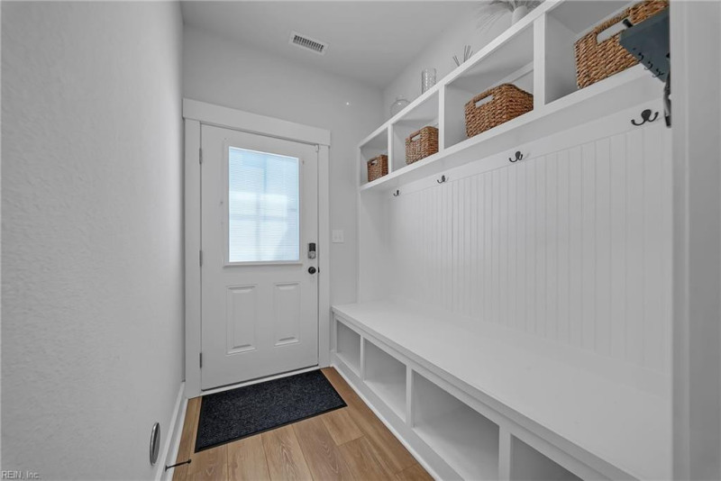 Photo 14 of 50 residential for sale in Chesapeake virginia