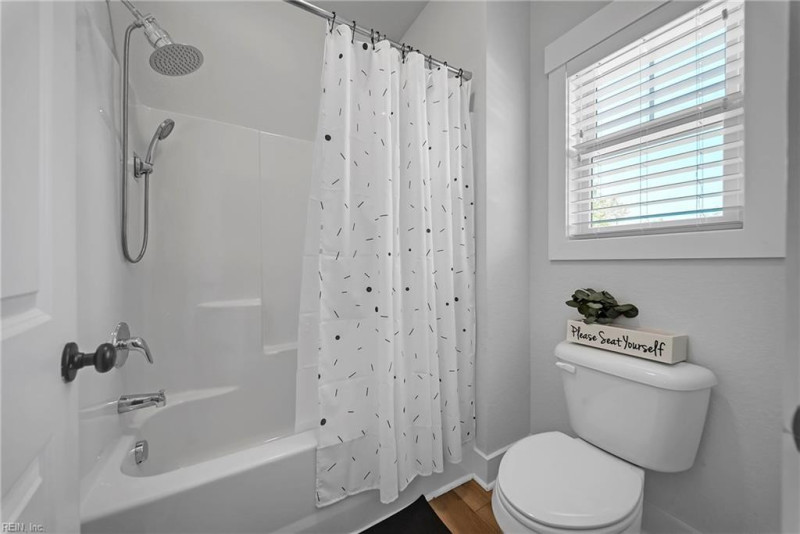 Photo 27 of 50 residential for sale in Chesapeake virginia