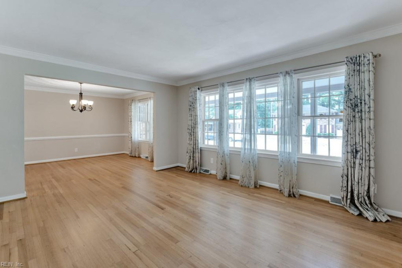 Photo 10 of 39 residential for sale in Chesapeake virginia