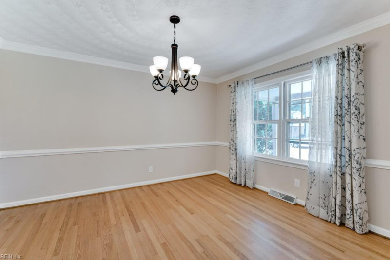 Photo 11 of 39 residential for sale in Chesapeake virginia