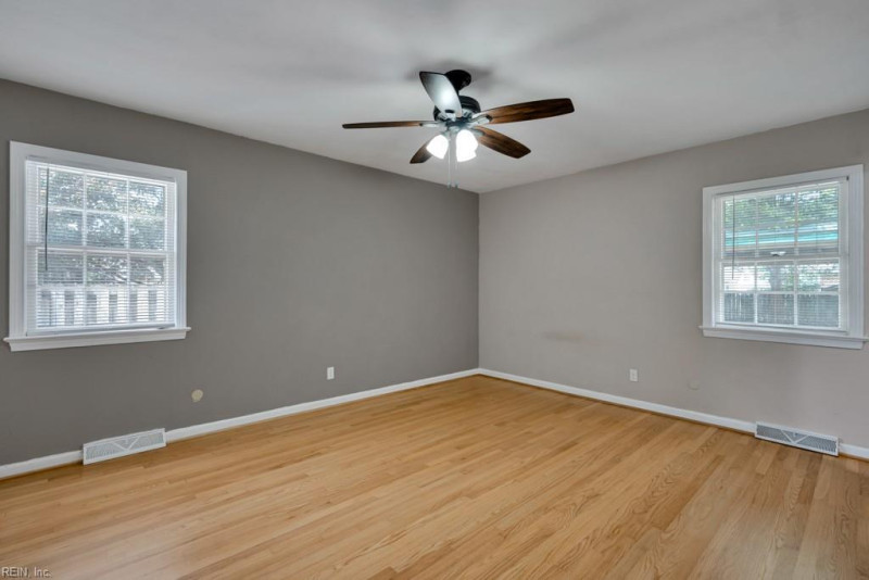 Photo 17 of 39 residential for sale in Chesapeake virginia