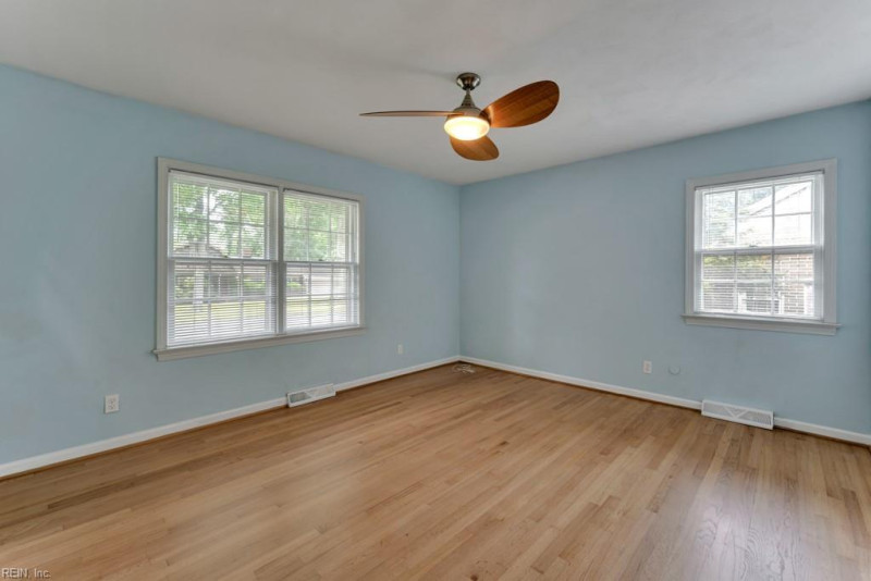 Photo 20 of 39 residential for sale in Chesapeake virginia