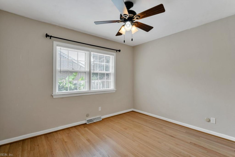 Photo 22 of 39 residential for sale in Chesapeake virginia