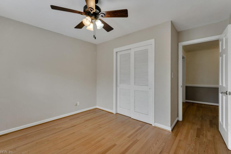 Photo 23 of 39 residential for sale in Chesapeake virginia