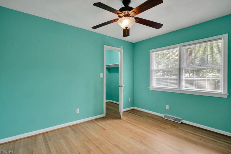 Photo 24 of 39 residential for sale in Chesapeake virginia