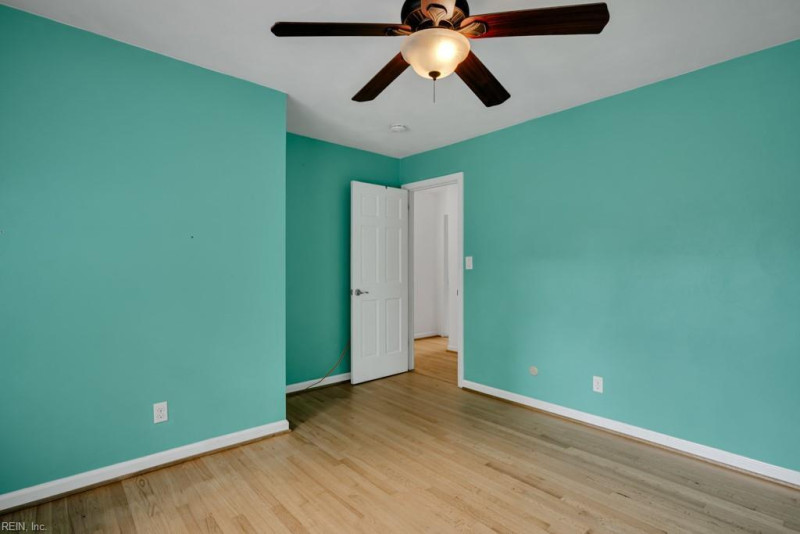 Photo 25 of 39 residential for sale in Chesapeake virginia