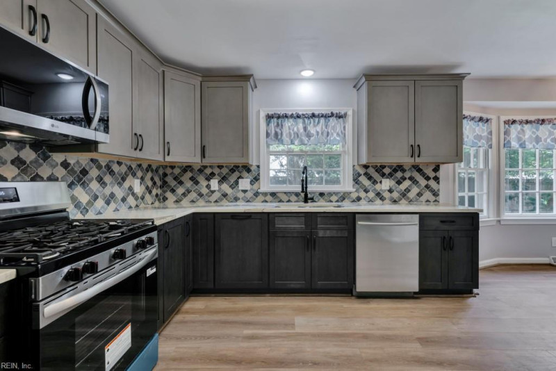 Photo 4 of 39 residential for sale in Chesapeake virginia