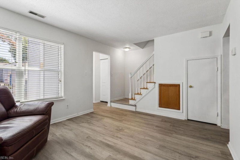 Photo 12 of 39 residential for sale in Virginia Beach virginia