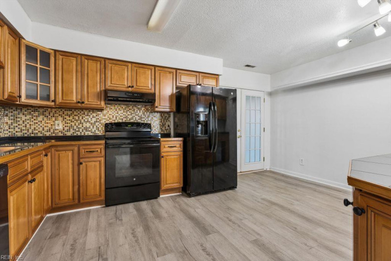 Photo 13 of 39 residential for sale in Virginia Beach virginia