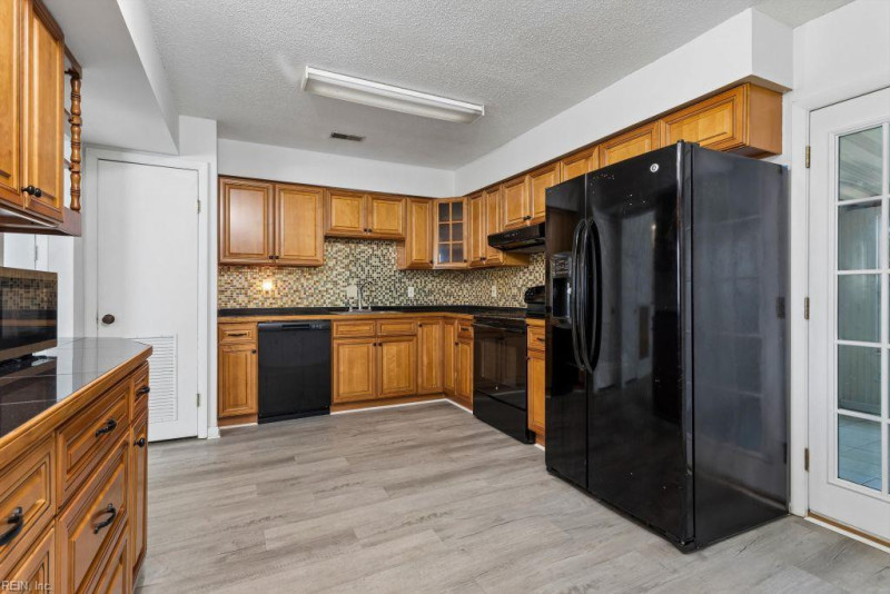 Photo 14 of 39 residential for sale in Virginia Beach virginia