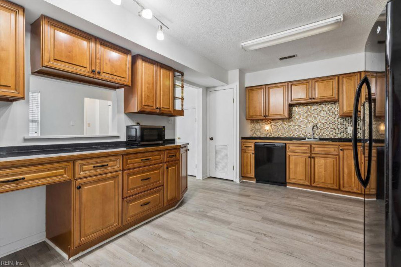 Photo 15 of 39 residential for sale in Virginia Beach virginia
