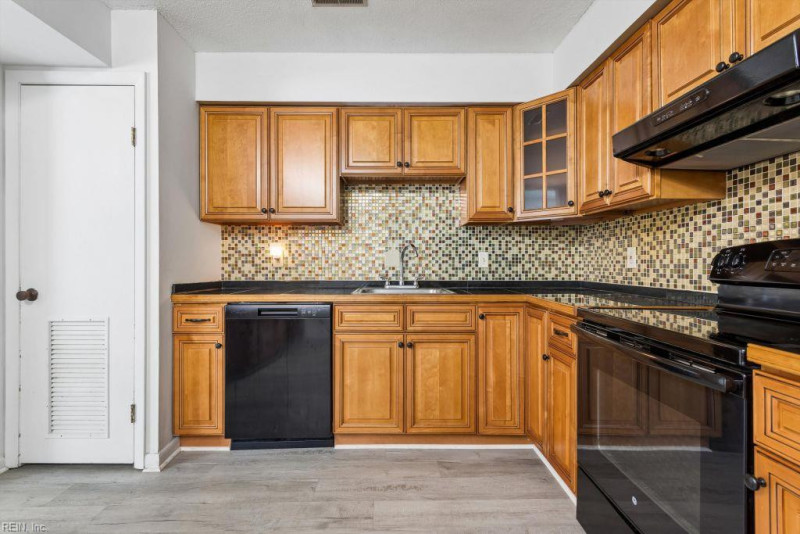 Photo 16 of 39 residential for sale in Virginia Beach virginia