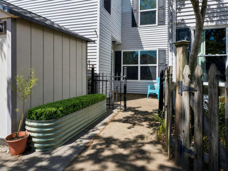 Photo 2 of 39 residential for sale in Virginia Beach virginia