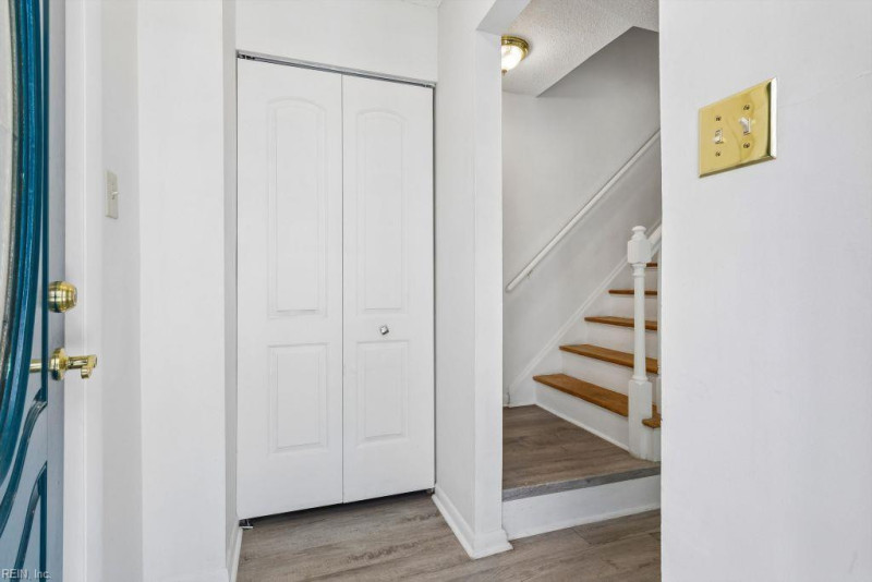 Photo 5 of 39 residential for sale in Virginia Beach virginia