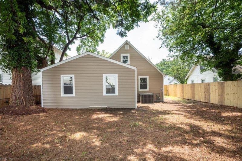 Photo 10 of 43 residential for sale in Norfolk virginia