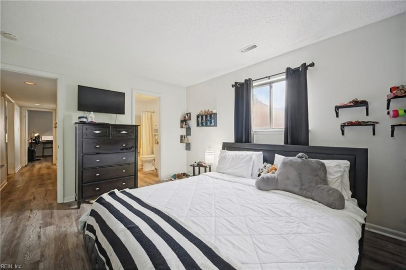 Photo 26 of 35 residential for sale in Norfolk virginia