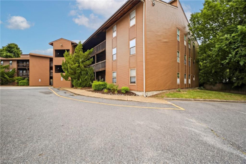 Photo 3 of 35 residential for sale in Norfolk virginia