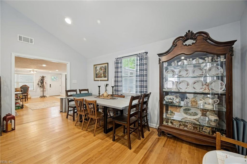 Photo 10 of 32 residential for sale in Gloucester County virginia