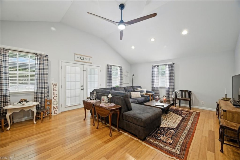 Photo 11 of 32 residential for sale in Gloucester County virginia