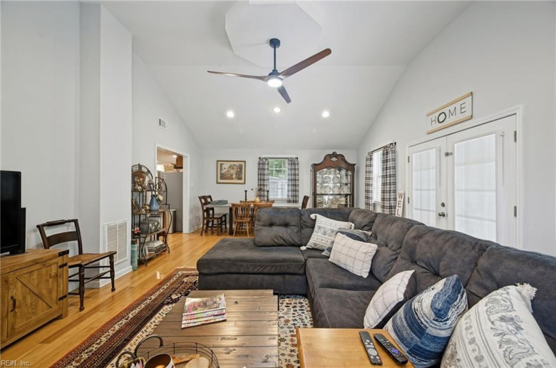 Photo 13 of 32 residential for sale in Gloucester County virginia