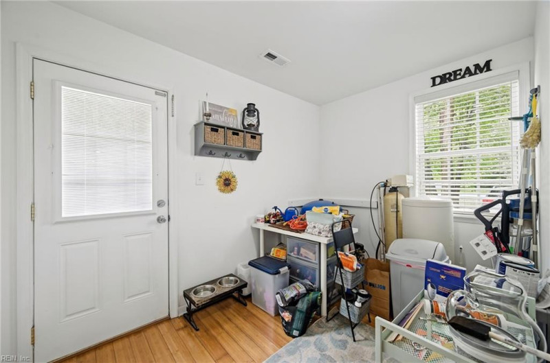 Photo 14 of 32 residential for sale in Gloucester County virginia