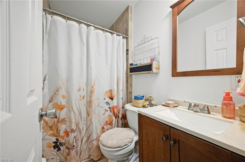 Photo 15 of 32 residential for sale in Gloucester County virginia