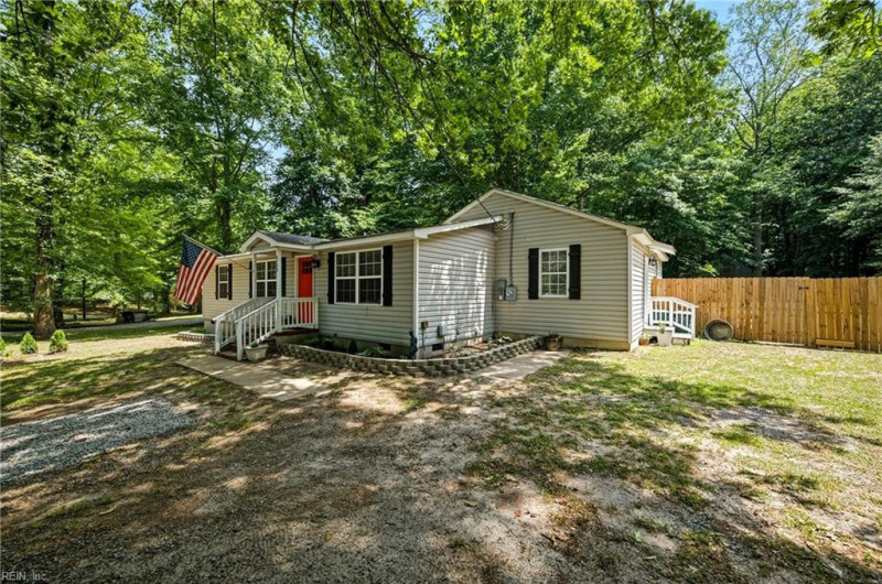 Photo 18 of 32 residential for sale in Gloucester County virginia