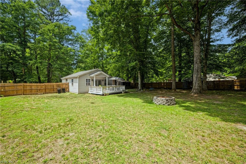 Photo 25 of 32 residential for sale in Gloucester County virginia