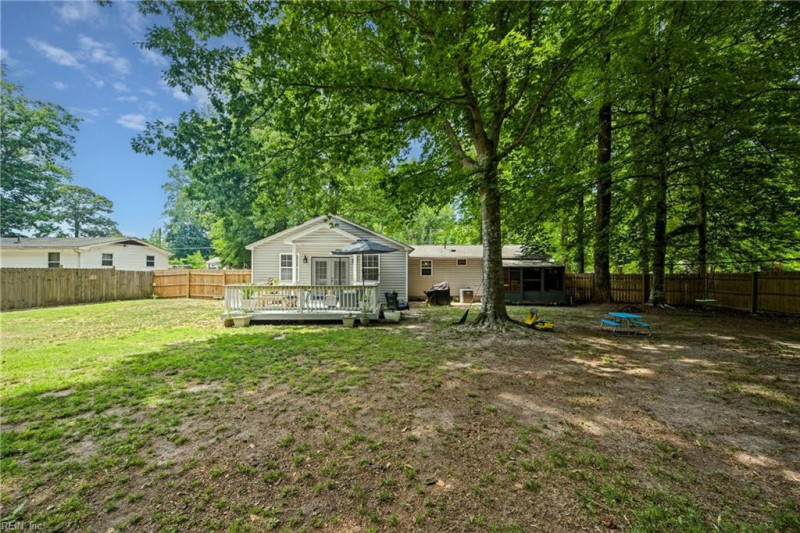 Photo 26 of 32 residential for sale in Gloucester County virginia