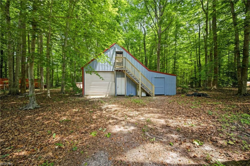 Photo 27 of 32 residential for sale in Gloucester County virginia