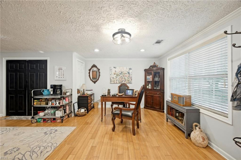 Photo 4 of 32 residential for sale in Gloucester County virginia