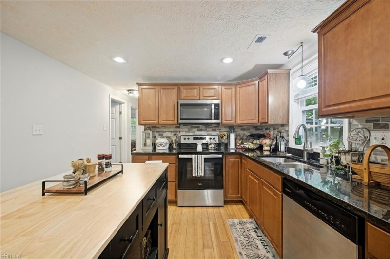 Photo 6 of 32 residential for sale in Gloucester County virginia