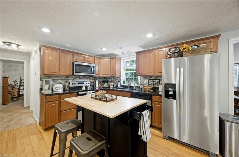Photo 7 of 32 residential for sale in Gloucester County virginia