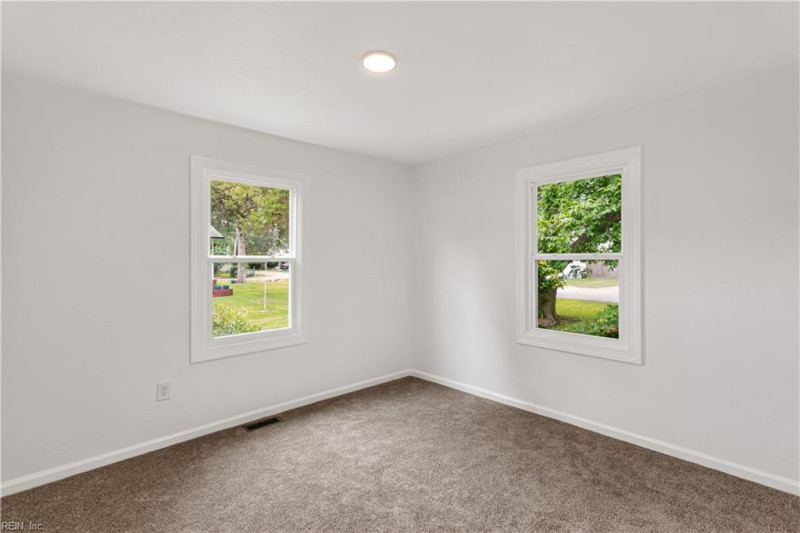 Photo 11 of 22 residential for sale in Portsmouth virginia