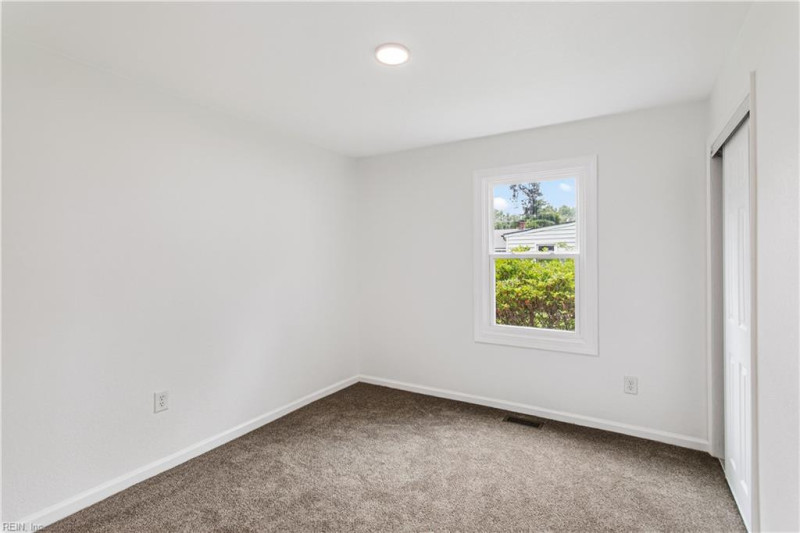Photo 15 of 22 residential for sale in Portsmouth virginia