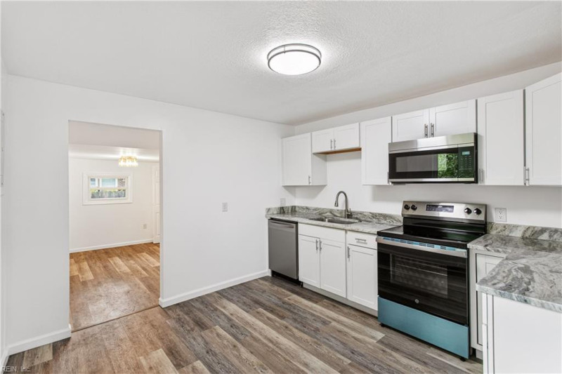 Photo 3 of 22 residential for sale in Portsmouth virginia