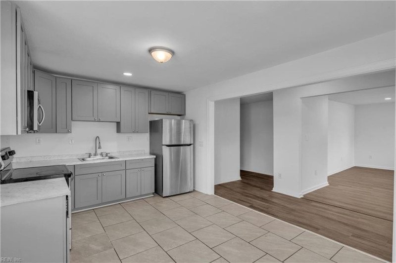 Photo 10 of 41 residential for sale in Portsmouth virginia